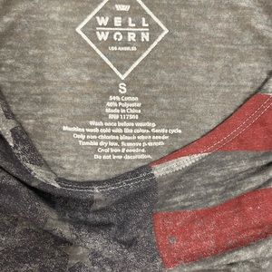 4 for $20. Well Worn grey light top with USA flag size S.